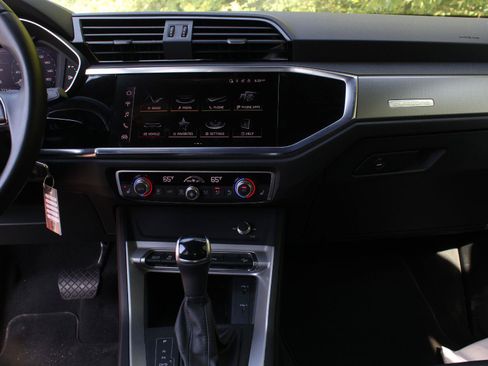 Used 2025 Audi Q3 2.0T Premium AWD/4WD image 14