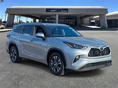 Used 2023 Toyota Highlander XLE image 8