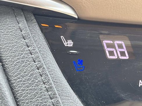 Used 2017 Cadillac XT5 Platinum image 38