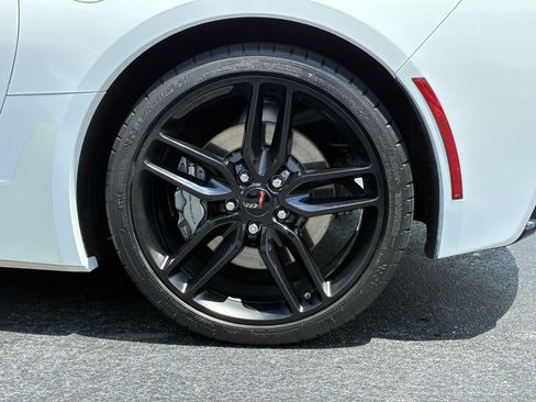 Used 2019 Chevrolet Corvette Stingray Coupe w/ 1LT RWD image 11