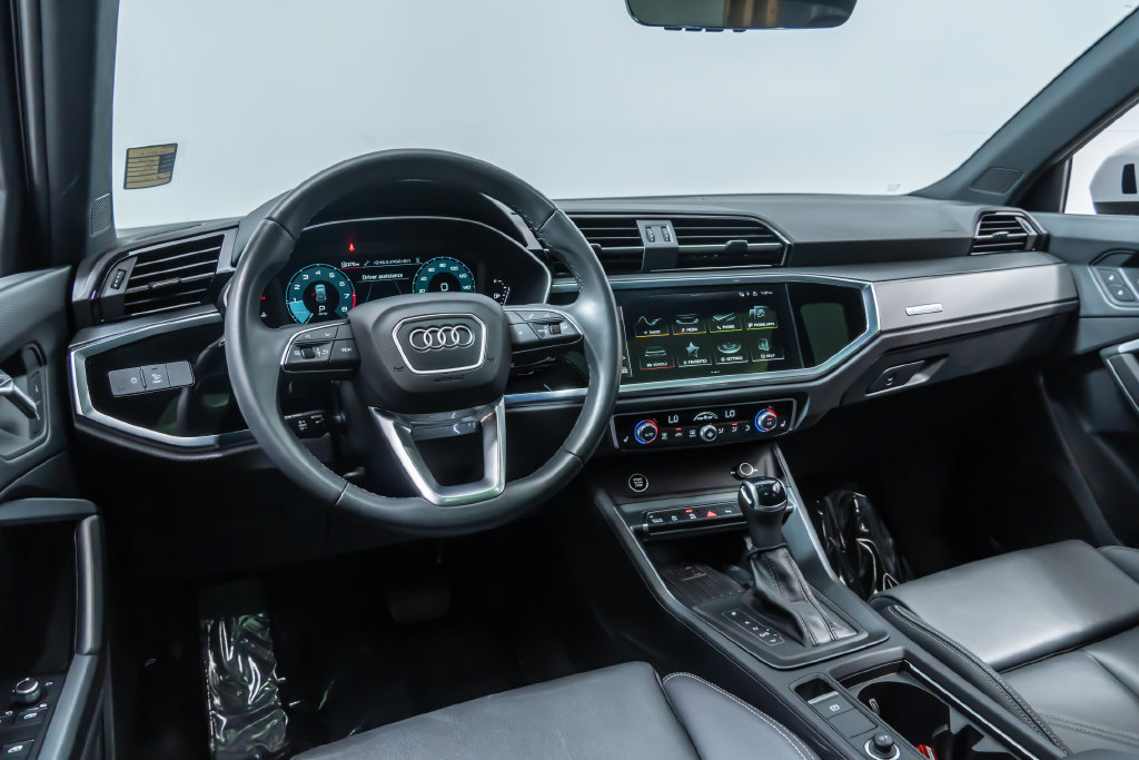 Used 2024 Audi Q3 2.0T Premium w/ Convenience Package AWD/4WD image 4