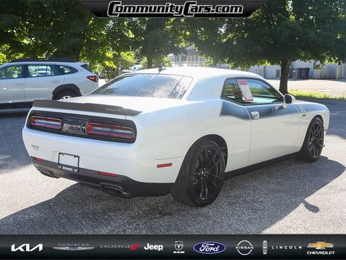 Used 2022 Dodge Challenger R/T Scat Pack w/ T/A Package image 7