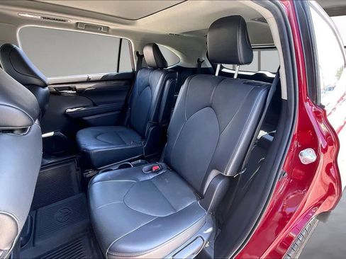 Used 2022 Toyota Highlander Platinum AWD/4WD image 22