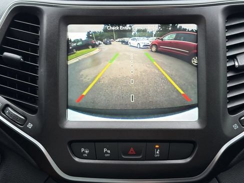 Used 2019 Jeep Cherokee Trailhawk AWD/4WD image 28