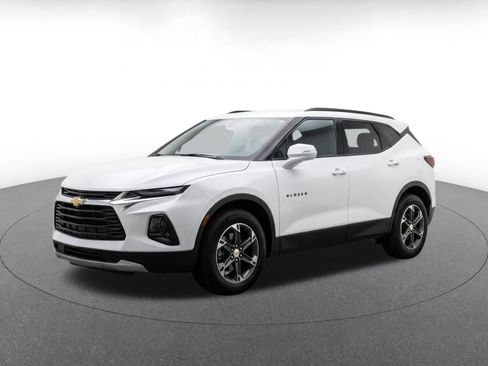 Used 2026 Chevrolet Blazer LT FWD image 3