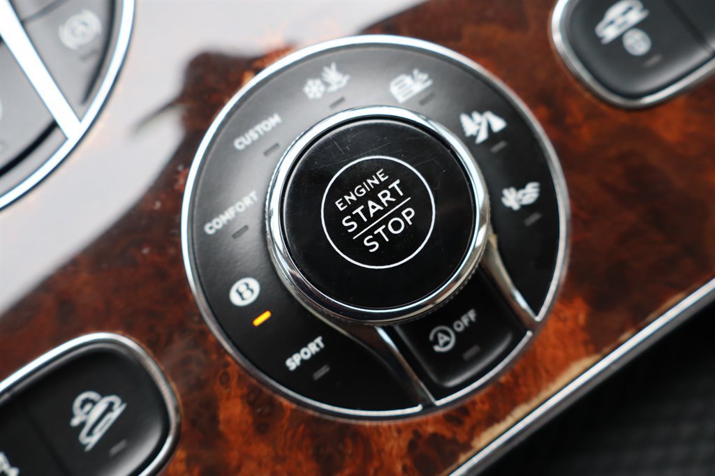 Used 2017 Bentley Bentayga AWD/4WD image 55