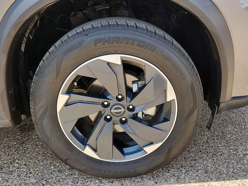 Used 2025 Nissan Rogue SV AWD/4WD image 7