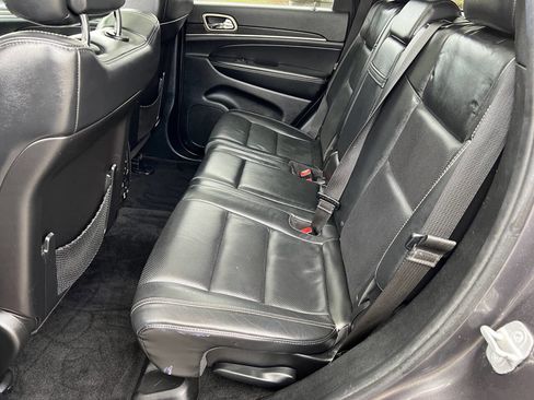 Used 2014 Jeep Grand Cherokee Limited w/ Luxury Group II image 16