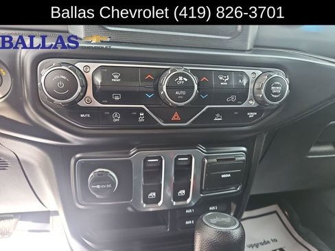 Used 2022 Jeep Wrangler Sport AWD/4WD image 14