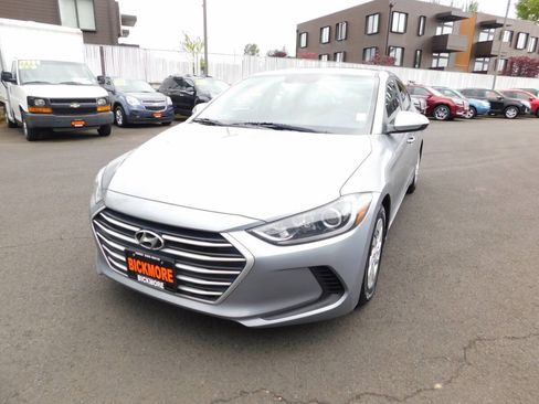 Used 2017 Hyundai Elantra SE FWD image 4