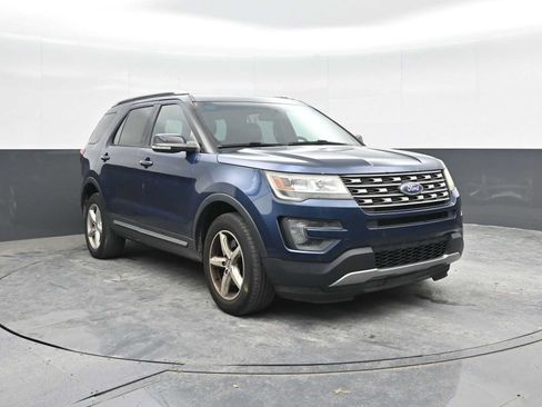 Used 2016 Ford Explorer XLT w/ Equipment Group 202A AWD/4WD image 7