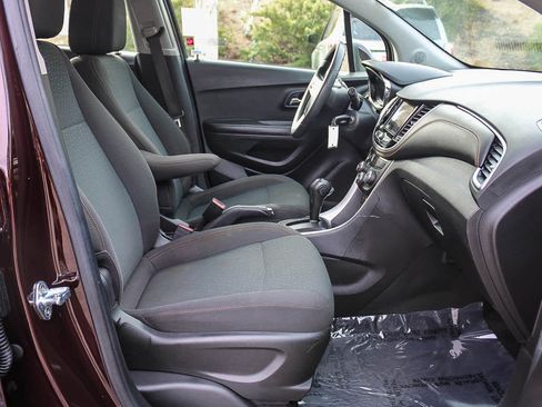 Used 2020 Chevrolet Trax LS FWD image 16