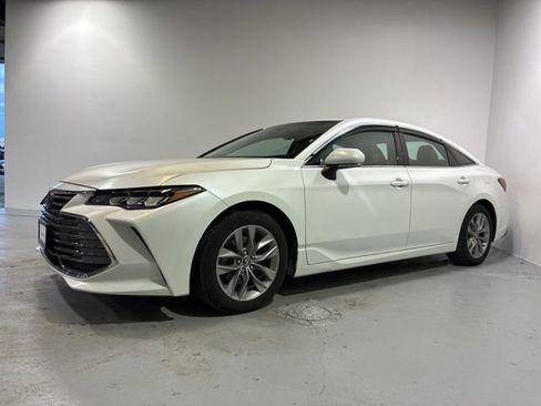 Used 2020 Toyota Avalon XLE image 3