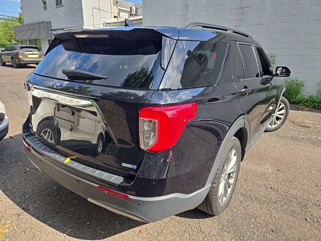 Certified 2020 Ford Explorer XLT w/ Equipment Group 202A AWD/4WD image 2