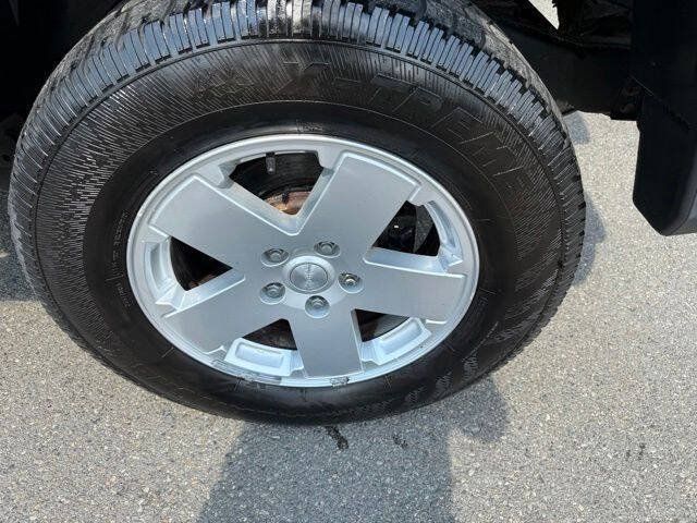 Used 2012 Jeep Wrangler Unlimited Sahara w/ Connectivity Group AWD/4WD image 11