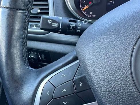 Used 2020 Jeep Grand Cherokee Laredo w/ Security & Convenience Group image 26