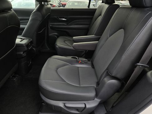 Certified 2024 Toyota Grand Highlander XLE image 11