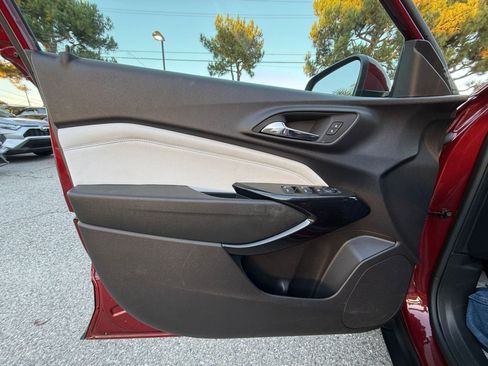 Used 2025 Chevrolet Trax LT image 20