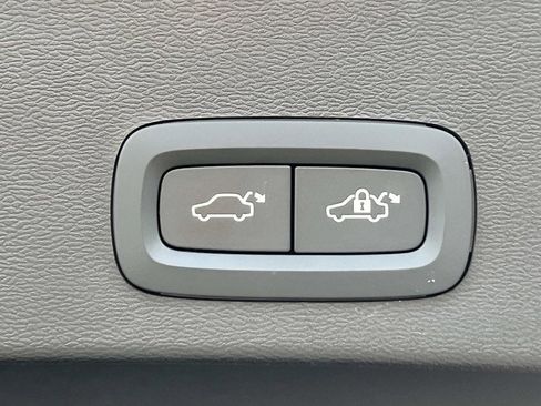 Certified 2026 Volvo XC40 B4 Core w/ Climate Package FWD image 13