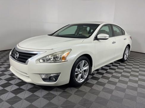 Used 2015 Nissan Altima 2.5 SV w/ Convenience Package FWD image 6