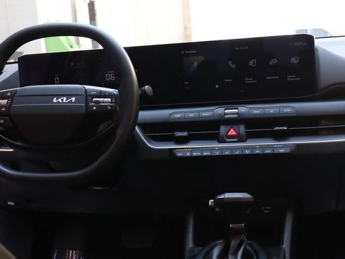 Used 2025 Kia K4 FWD image 32