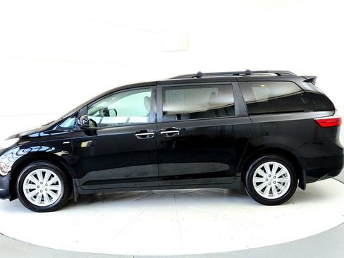 Certified 2017 Toyota Sienna XLE Premium AWD/4WD image 3