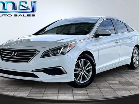 Used 2017 Hyundai Sonata SE w/ Cargo Package FWD image 1