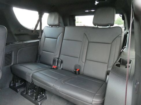Certified 2025 Chevrolet Suburban High Country AWD/4WD image 22