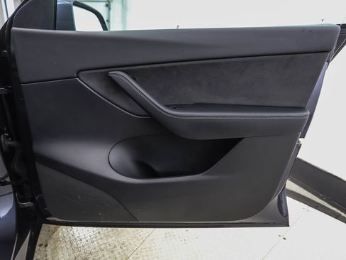 Used 2021 Tesla Model Y Long Range image 27