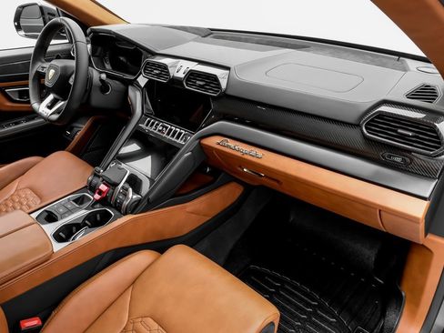 Used 2022 Lamborghini Urus image 10