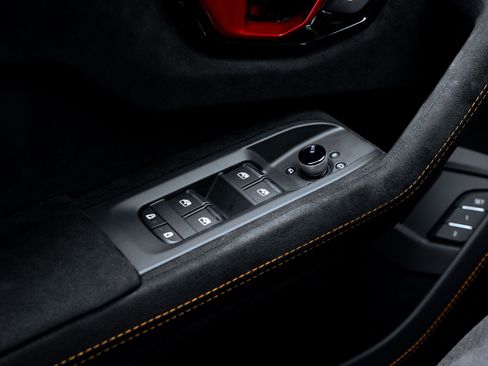 Used 2023 Lamborghini Urus Performante AWD/4WD image 47