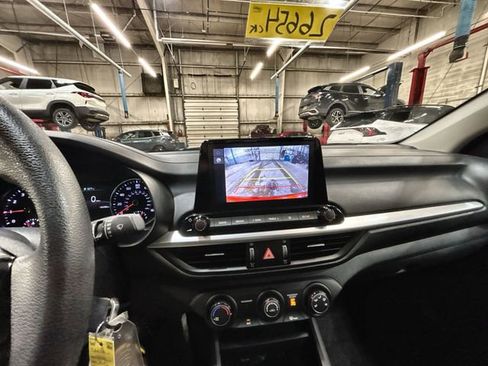 Certified 2022 Kia Forte LXS image 24