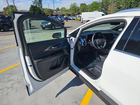 New 2026 Chevrolet Equinox EV LT AWD/4WD image 18