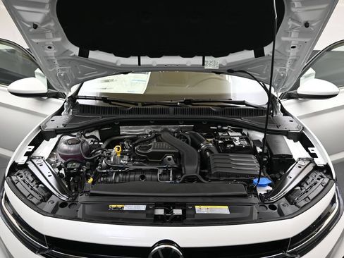 Used 2026 Volkswagen Jetta SE FWD image 9