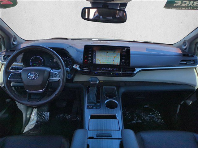 Used 2024 Toyota Sienna Platinum FWD image 20