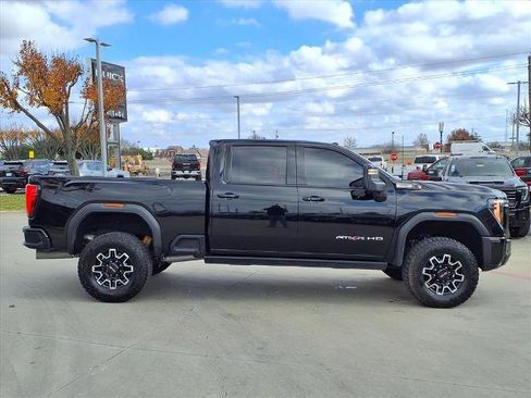 Used 2025 GMC Sierra 2500 AT4X image 2