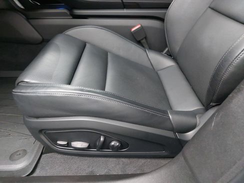 Used 2024 Porsche Taycan w/ Premium Package image 31