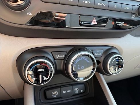 Certified 2025 Hyundai Venue SEL FWD image 18