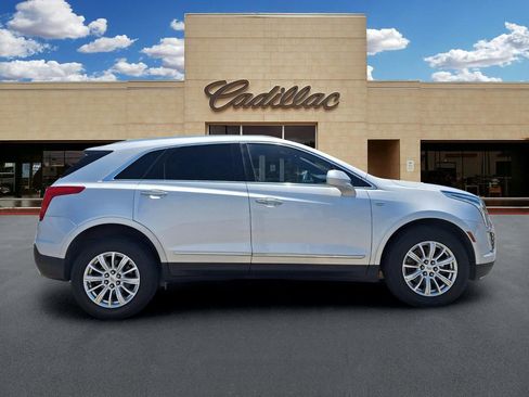 Used 2019 Cadillac XT5 FWD image 2