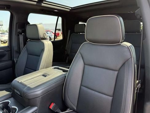 Used 2024 GMC Yukon SLT w/ SLT Premium Package AWD/4WD image 14