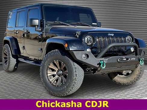 Used 2017 Jeep Wrangler Unlimited Rubicon w/ Connectivity Group image 3