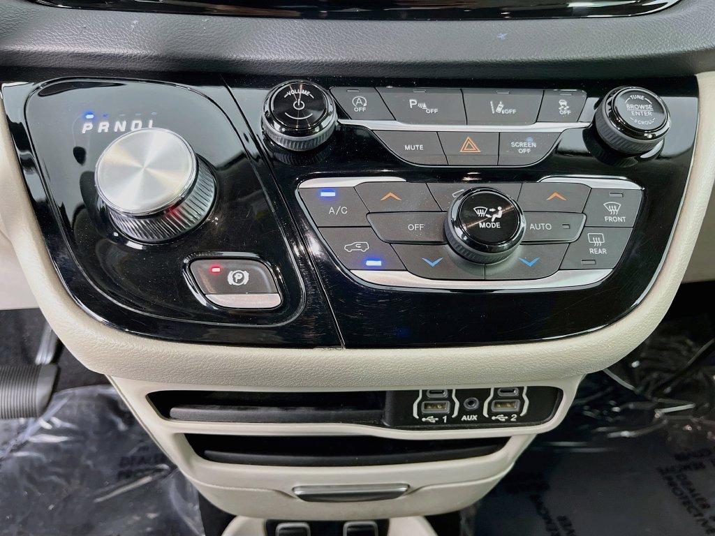 Used 2021 Chrysler Pacifica Touring-L FWD image 20