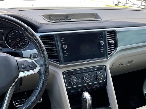 Used 2021 Volkswagen Atlas SE w/ Panoramic Sunroof Package FWD image 9