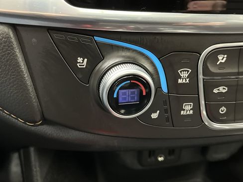 Used 2018 Chevrolet Traverse Premier image 25