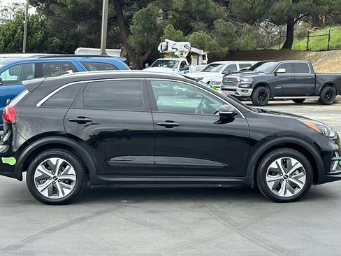 Used 2022 Kia Niro EX Premium image 3