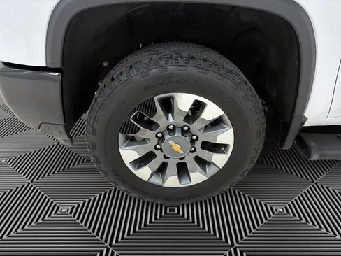 Used 2024 Chevrolet Silverado 2500 Custom w/ Snow Plow Prep/Camper Package AWD/4WD image 9