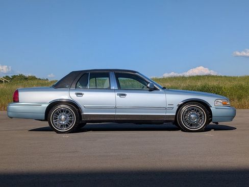 Used 2011 Mercury Grand Marquis LS image 24