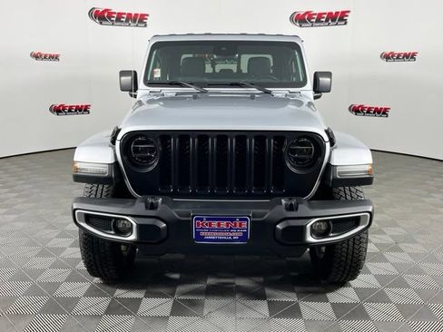 Used 2022 Jeep Gladiator Overland w/ Popular Equipment Package AWD/4WD image 4