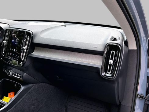 Used 2023 Volvo XC40 B5 Plus w/ Protection Package Premier AWD/4WD image 19
