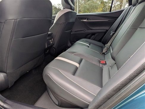 Used 2025 Toyota Camry SE image 5